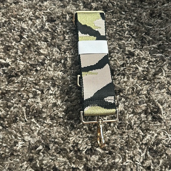 CAMO CROSS BODY STRAP NWT - Picture 1 of 3